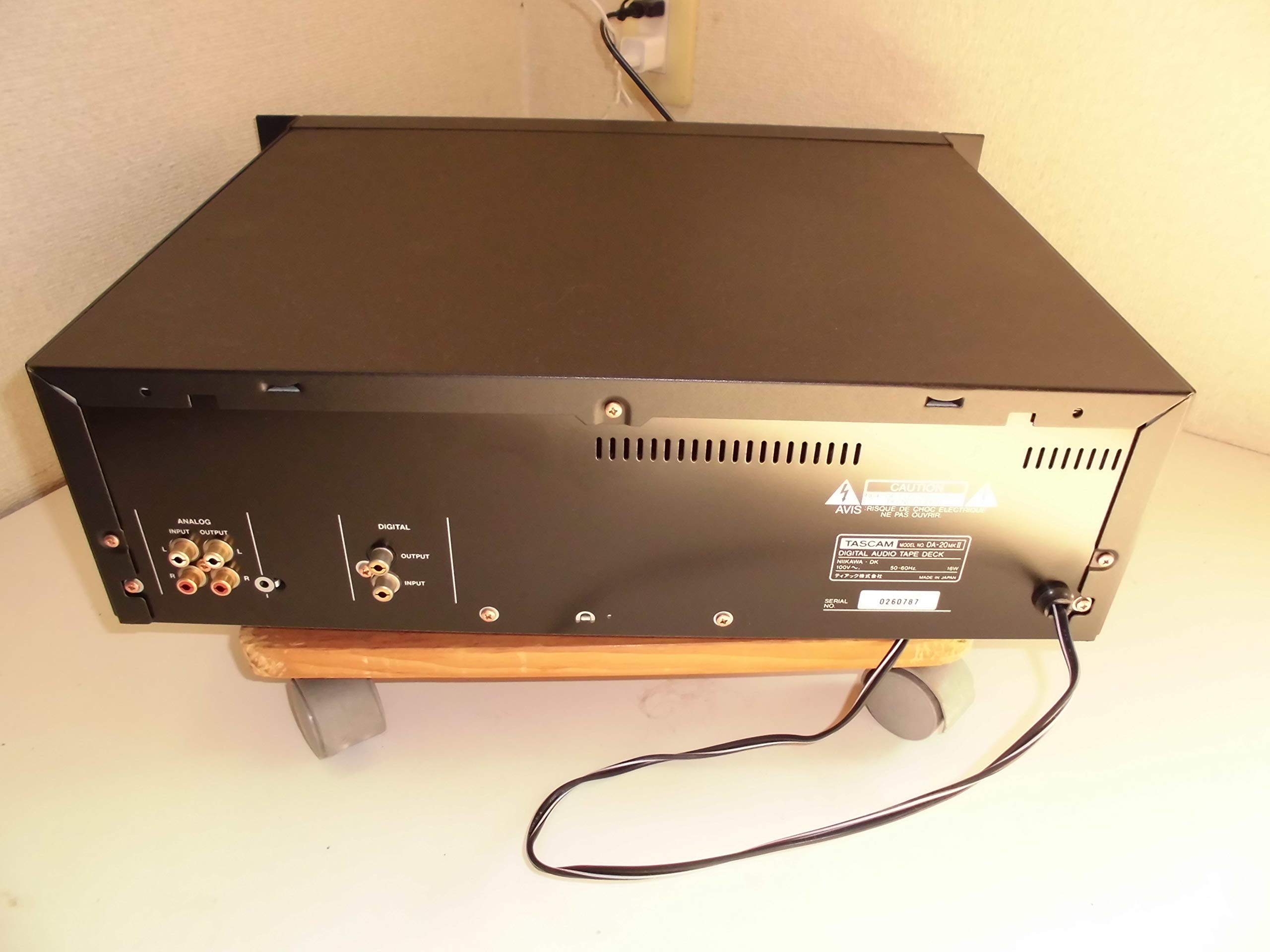 TASCAM DAT DA-20mkII Recorder - To International DA-20MKII Tascam